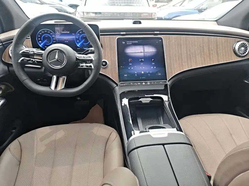 Mercedes-Benz EQE SUV — фото 10