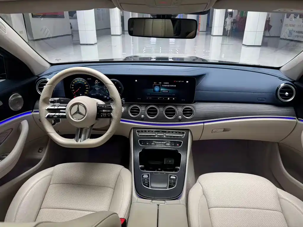 Mercedes-Benz E-Class — фото 14
