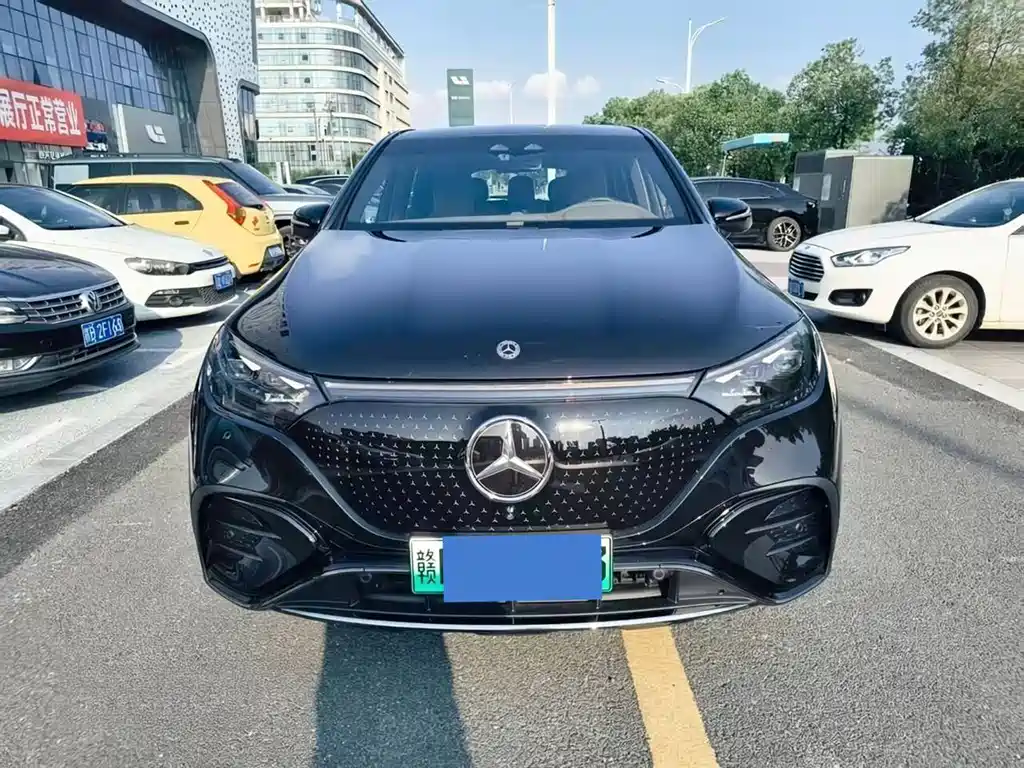 Mercedes-Benz EQE SUV — фото 3