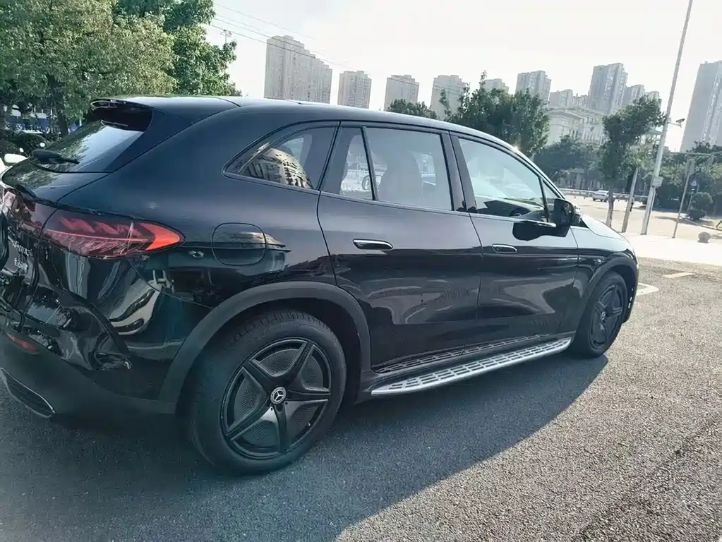 Mercedes-Benz EQE SUV — фото 4