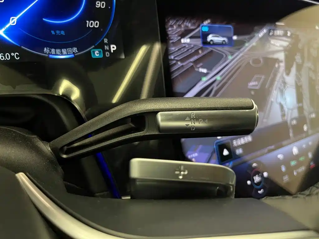 Mercedes-Benz EQS SUV — фото 18