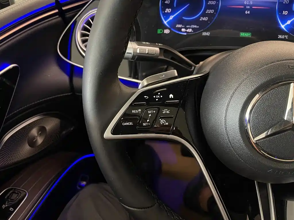 Mercedes-Benz EQS SUV — фото 20
