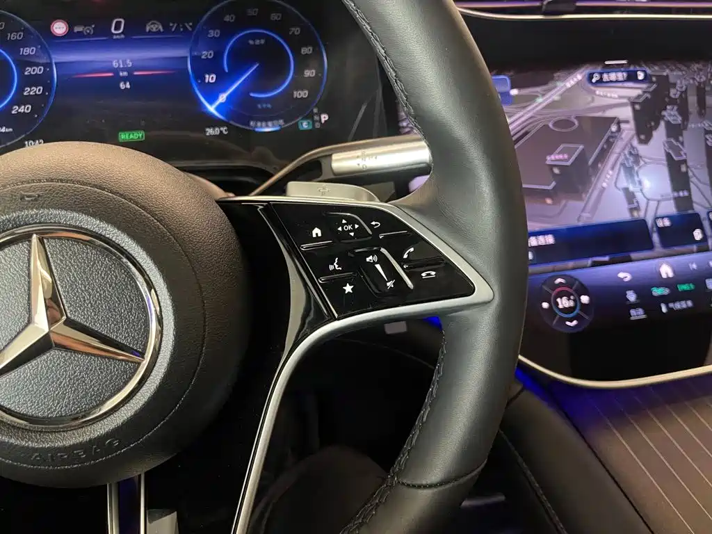Mercedes-Benz EQS SUV — фото 21