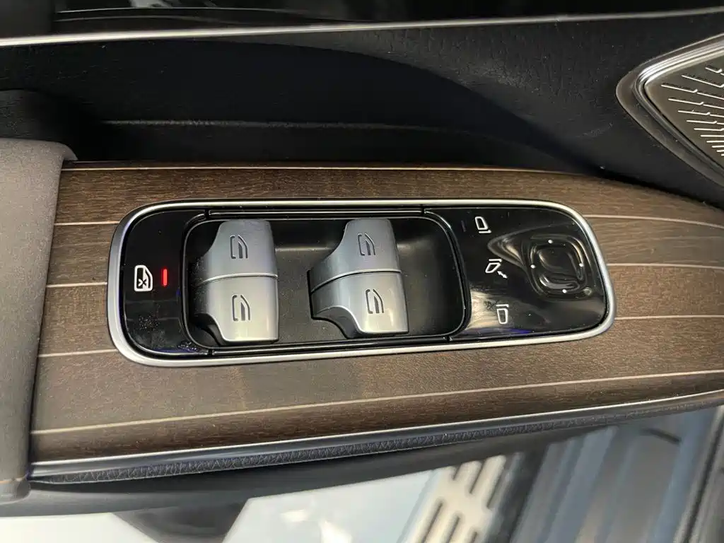 Mercedes-Benz EQS SUV — фото 22