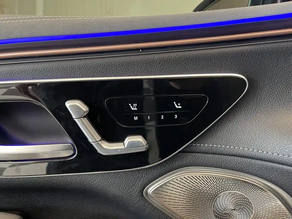 Mercedes-Benz EQS SUV — фото 23