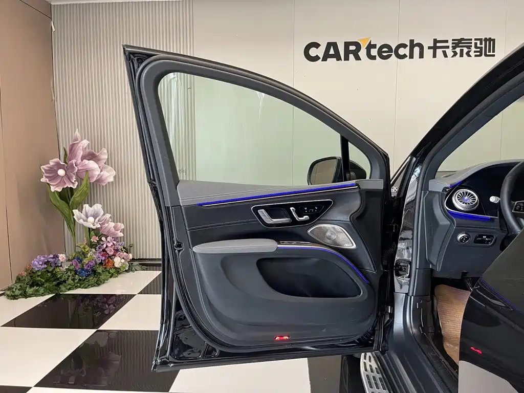 Mercedes-Benz EQS SUV — фото 24