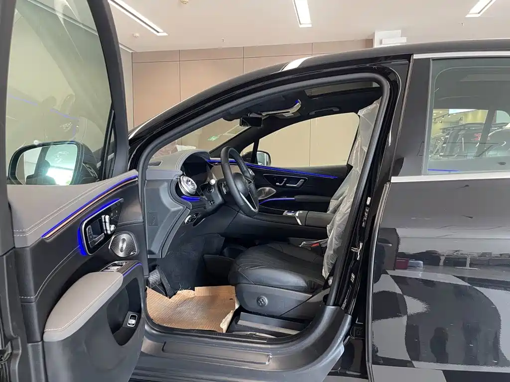 Mercedes-Benz EQS SUV — фото 25