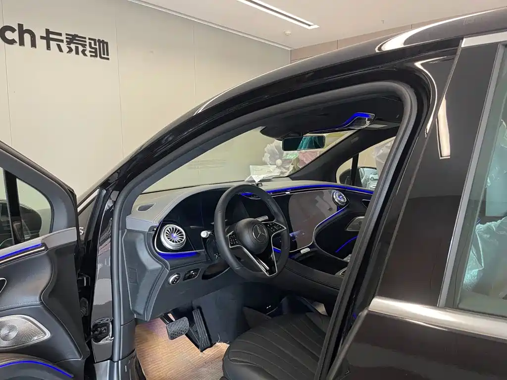 Mercedes-Benz EQS SUV — фото 26