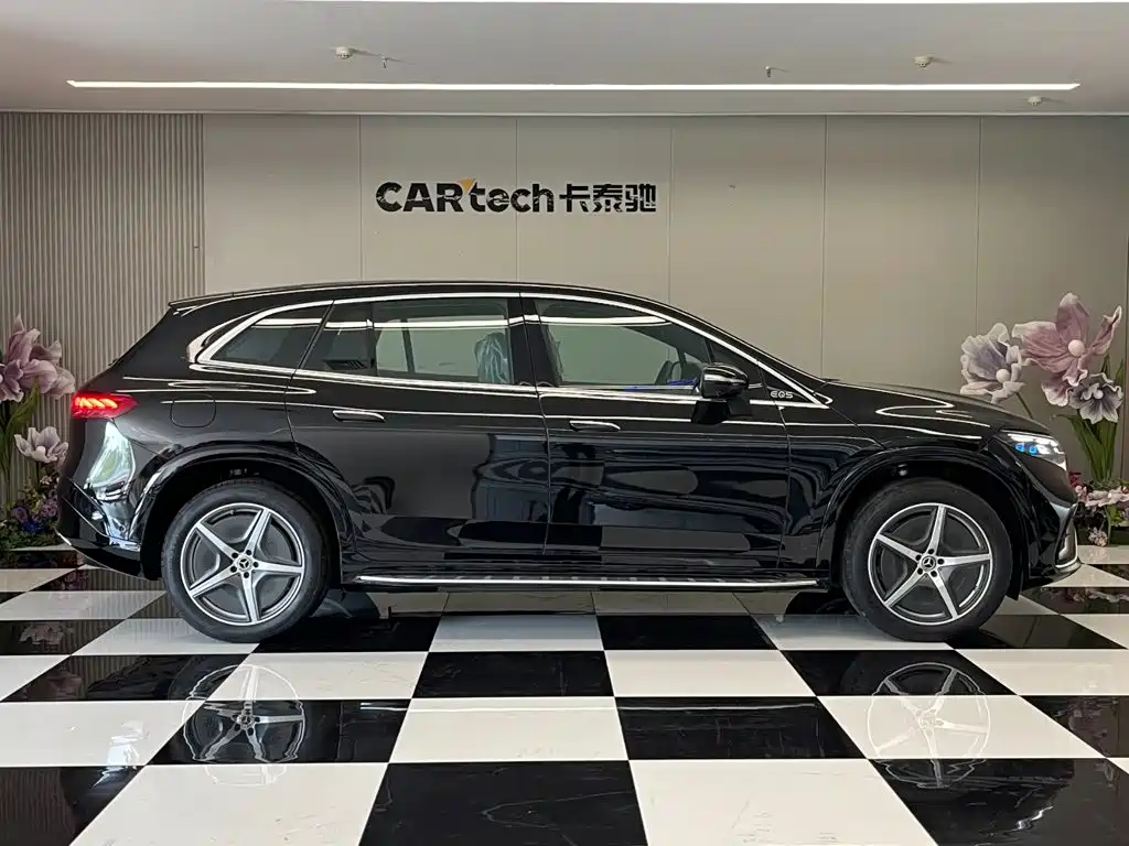 Mercedes-Benz EQS SUV — фото 7