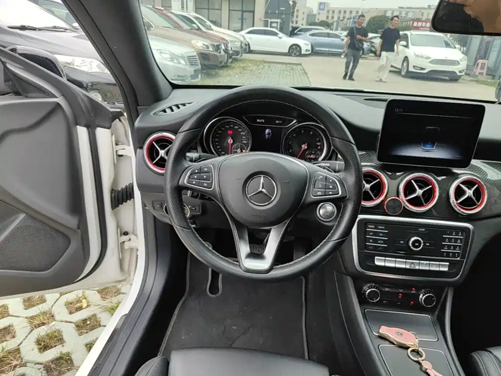 Mercedes-Benz CLA (Import) — фото 11