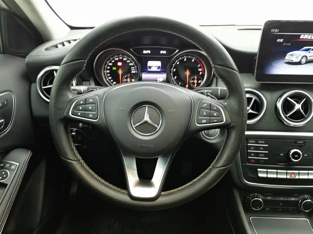 Mercedes-Benz GLA — фото 11
