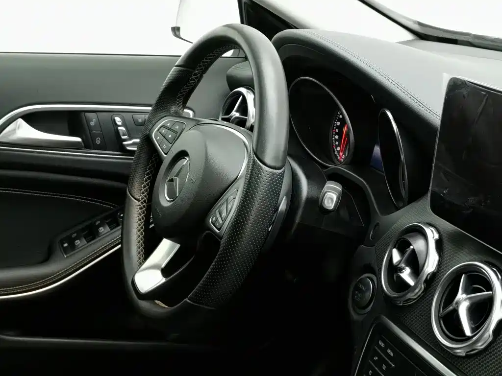 Mercedes-Benz GLA — фото 22
