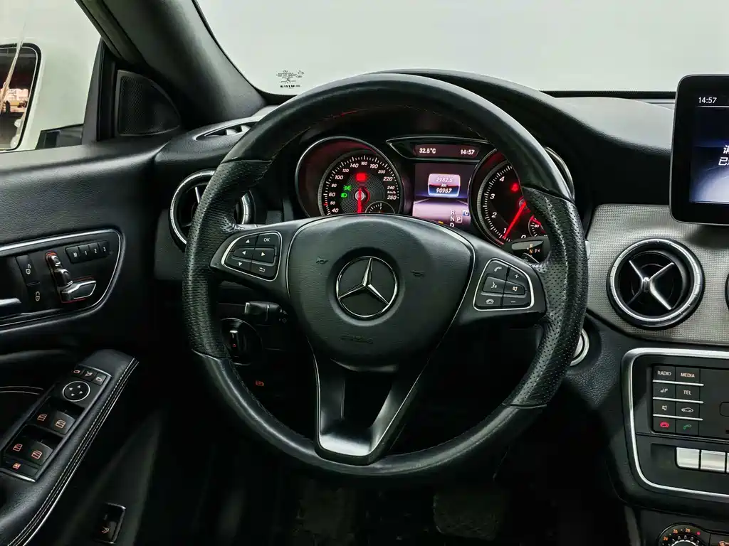 Mercedes-Benz CLA (Import) — фото 24