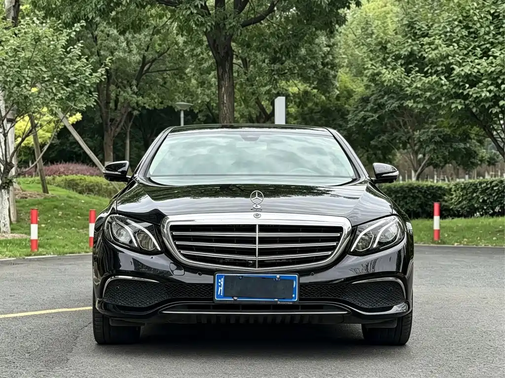 Mercedes-Benz E-Class — фото 2