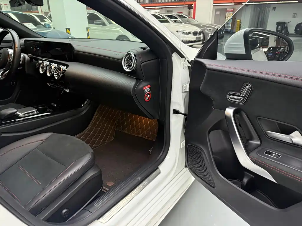 Mercedes-Benz CLA (Import) — фото 20