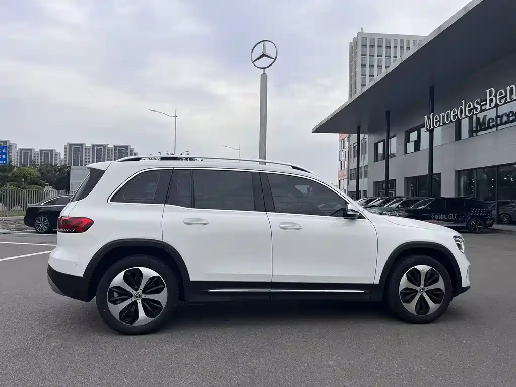 Mercedes-Benz GLB — фото 15