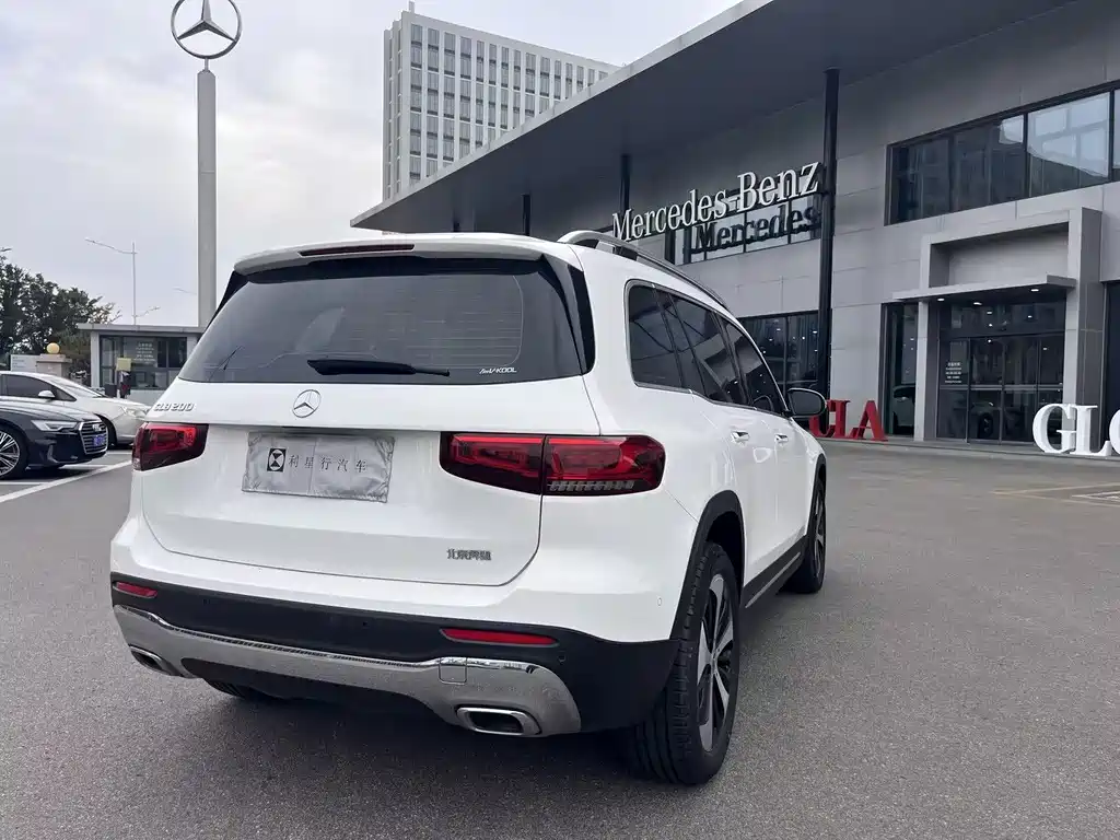 Mercedes-Benz GLB — фото 17