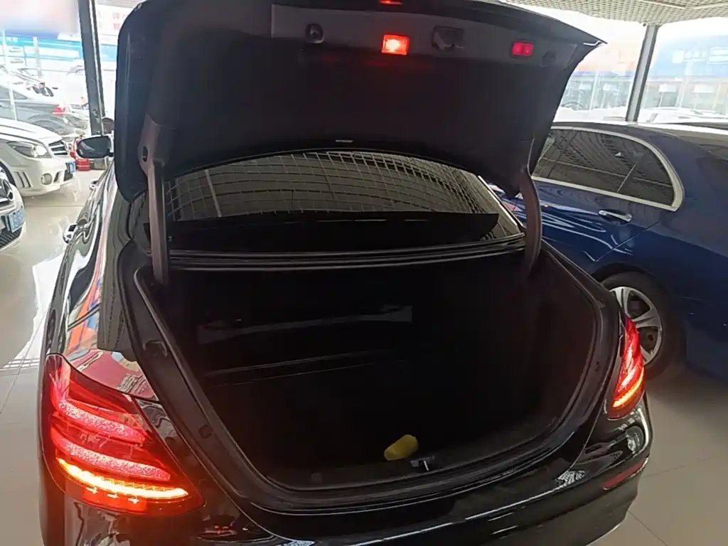 Mercedes-Benz E-Class (Import) — фото 19
