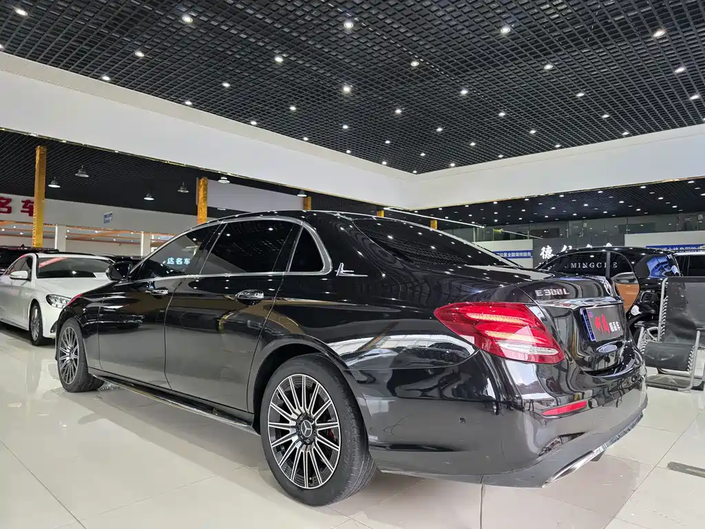 Mercedes-Benz E-Class — фото 14