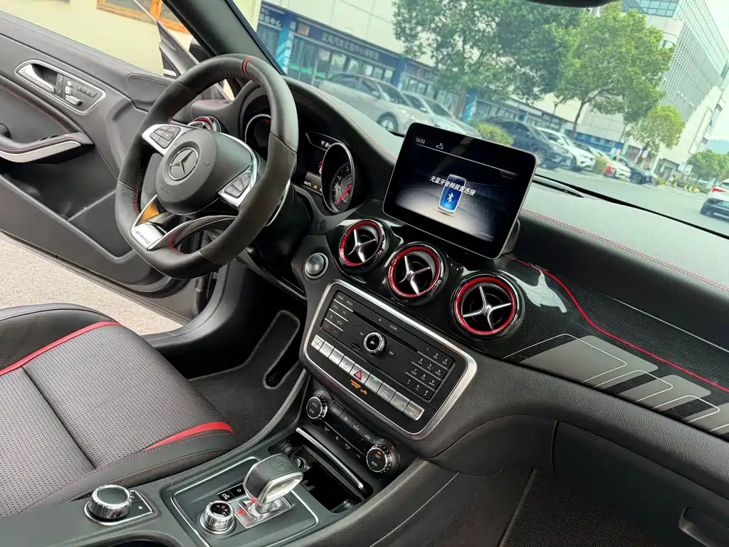 Mercedes-Benz CLA AMG — фото 13