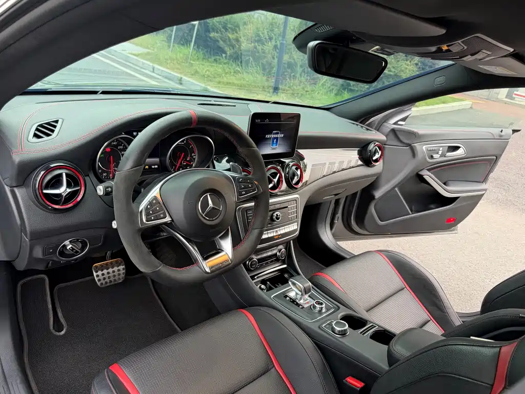 Mercedes-Benz CLA AMG — фото 9