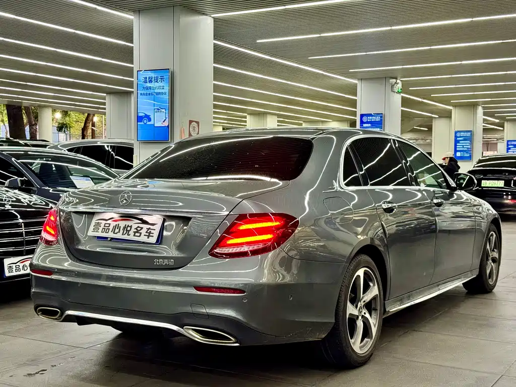 Mercedes-Benz E-Class — фото 7