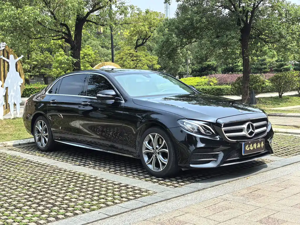 Mercedes-Benz E-Class — фото 3