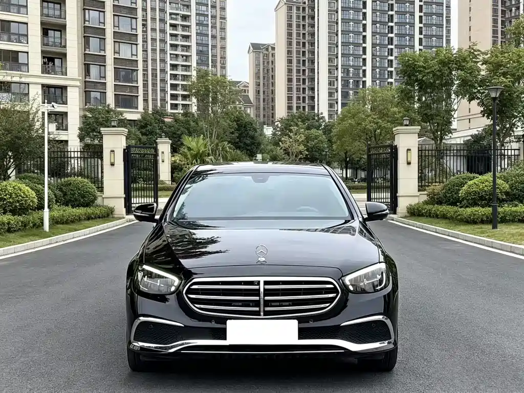 Mercedes-Benz E-Class — фото 2