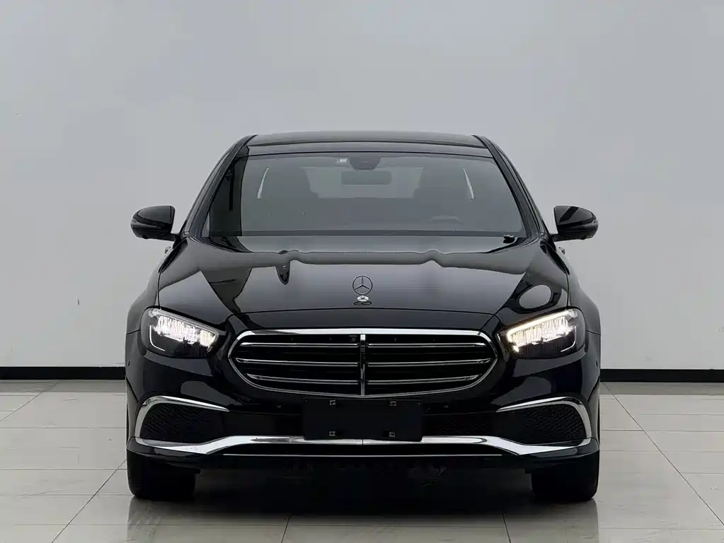 Mercedes-Benz E-Class — фото 2