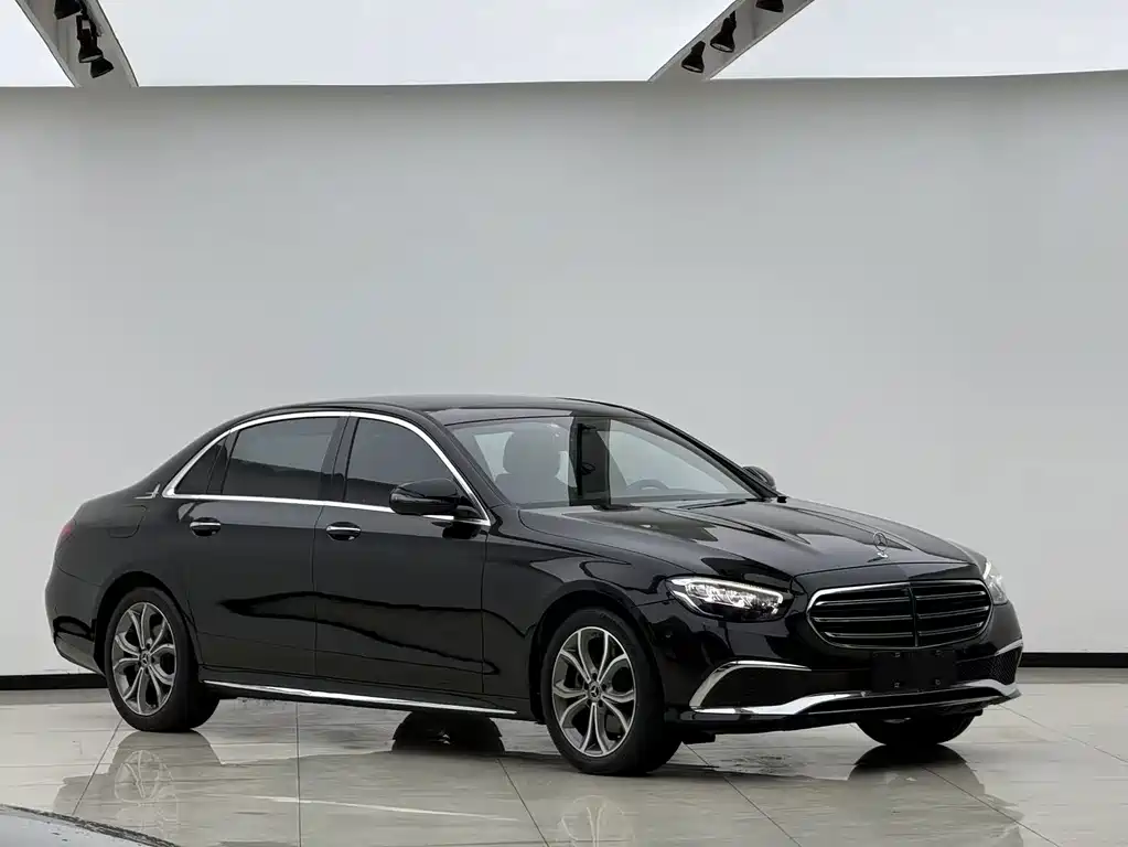 Mercedes-Benz E-Class — фото 3