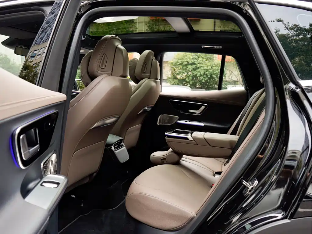 Mercedes-Benz EQE SUV — фото 11