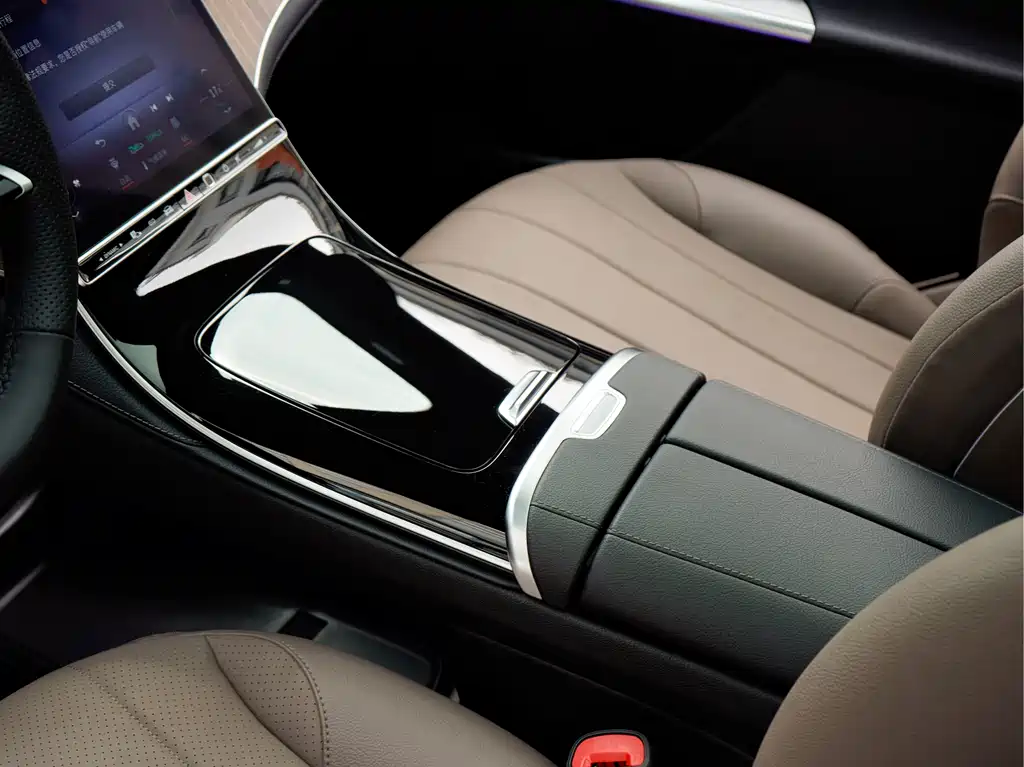 Mercedes-Benz EQE SUV — фото 13