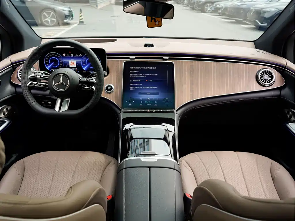 Mercedes-Benz EQE SUV — фото 14