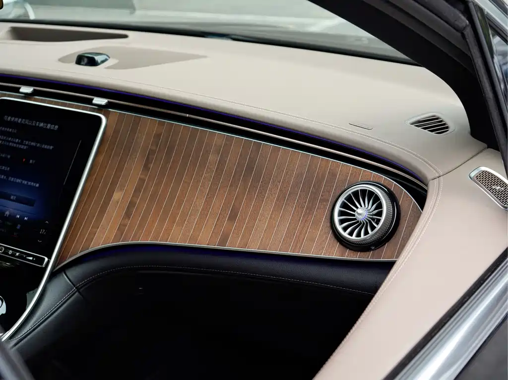 Mercedes-Benz EQE SUV — фото 17
