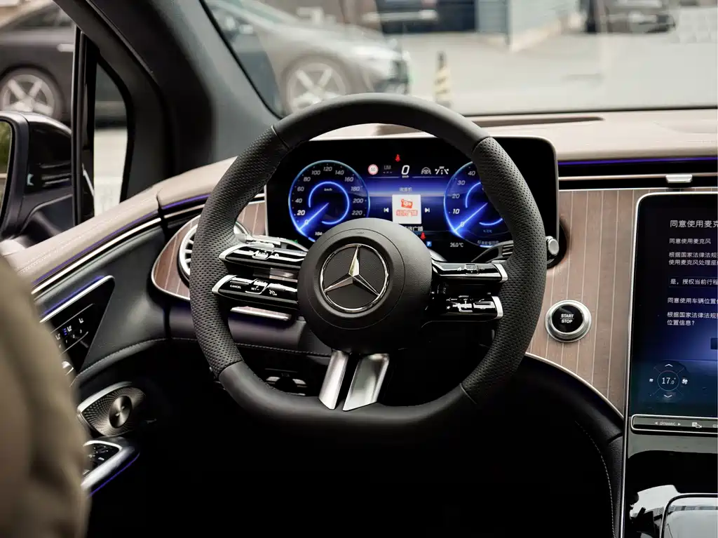 Mercedes-Benz EQE SUV — фото 18