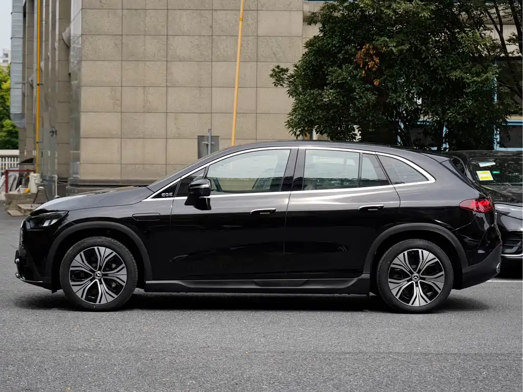 Mercedes-Benz EQE SUV — фото 3