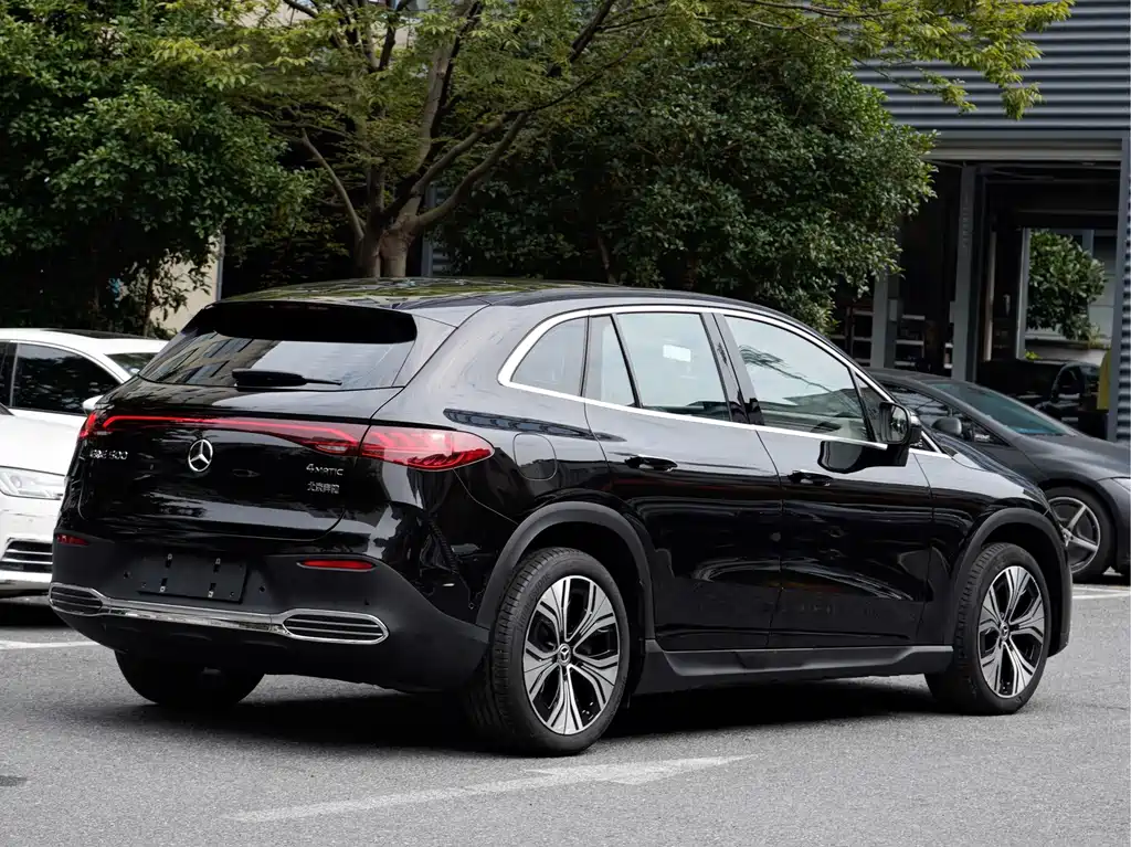 Mercedes-Benz EQE SUV — фото 4