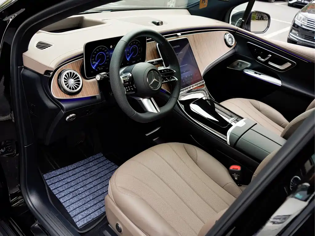 Mercedes-Benz EQE SUV — фото 10