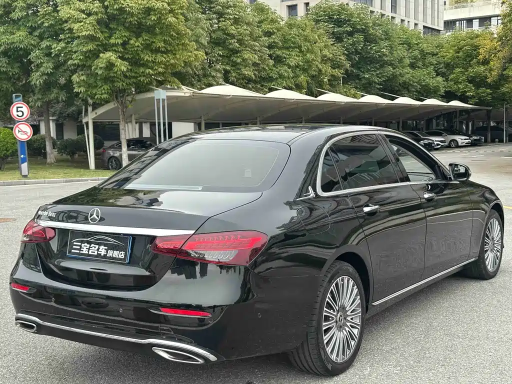 Mercedes-Benz E-Class — фото 4