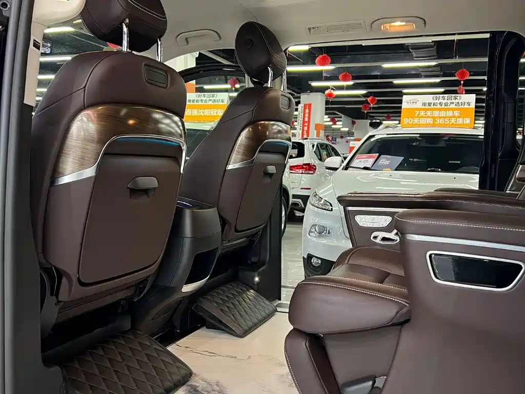 Mercedes-Benz V-Class — фото 13