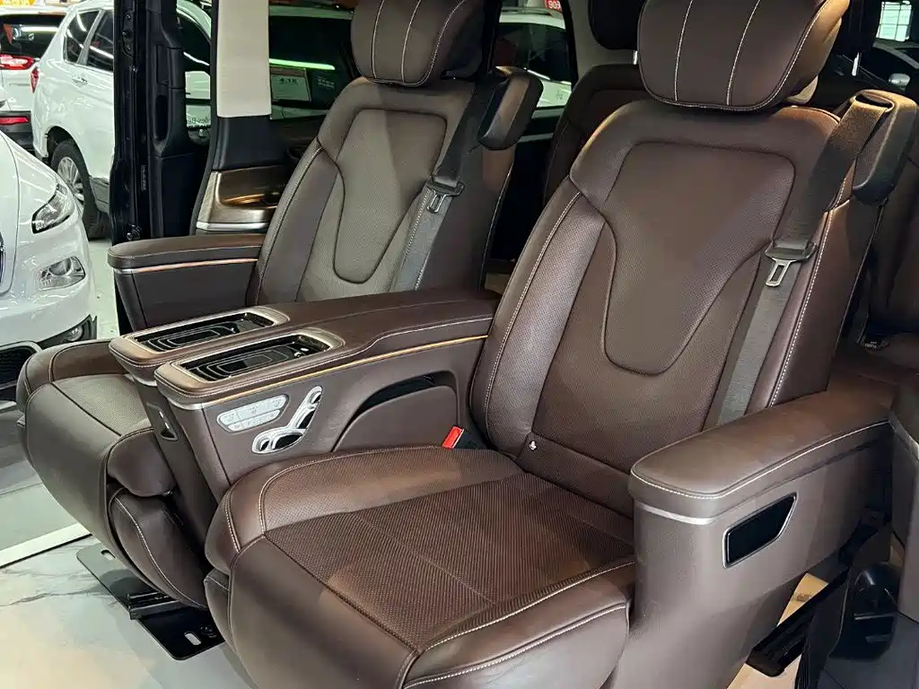 Mercedes-Benz V-Class — фото 14