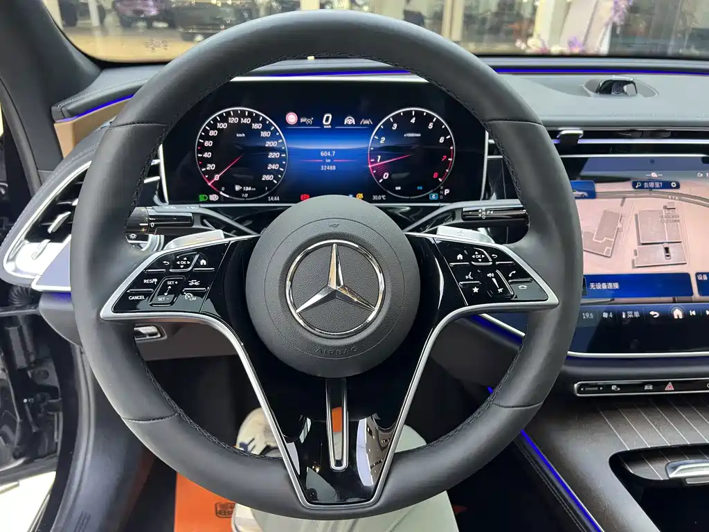 Mercedes-Benz E-Class — фото 18