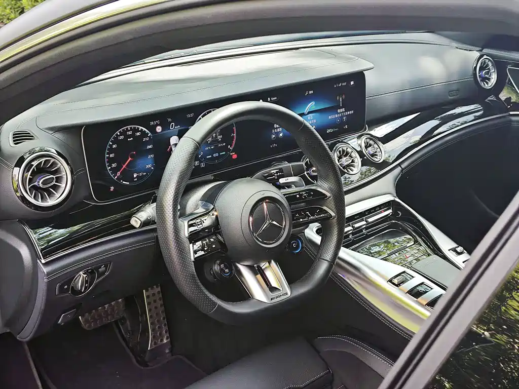 Mercedes-Benz AMG GT — фото 7