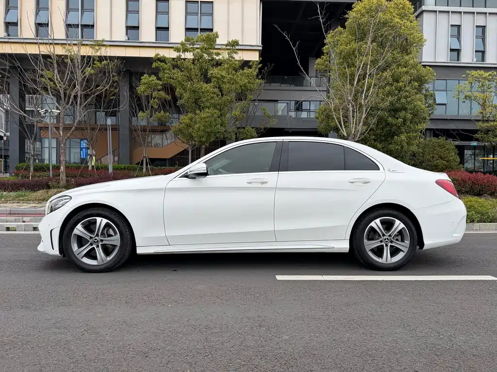 Mercedes-Benz C-Class — фото 10