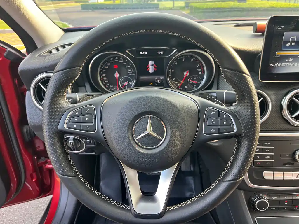 Mercedes-Benz GLA — фото 13
