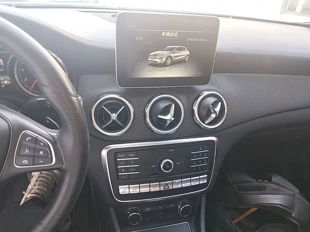 Mercedes-Benz GLA — фото 13