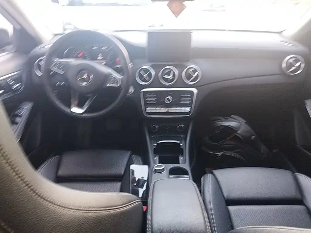Mercedes-Benz GLA — фото 10