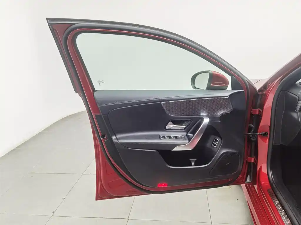Mercedes-Benz A-Class — фото 14