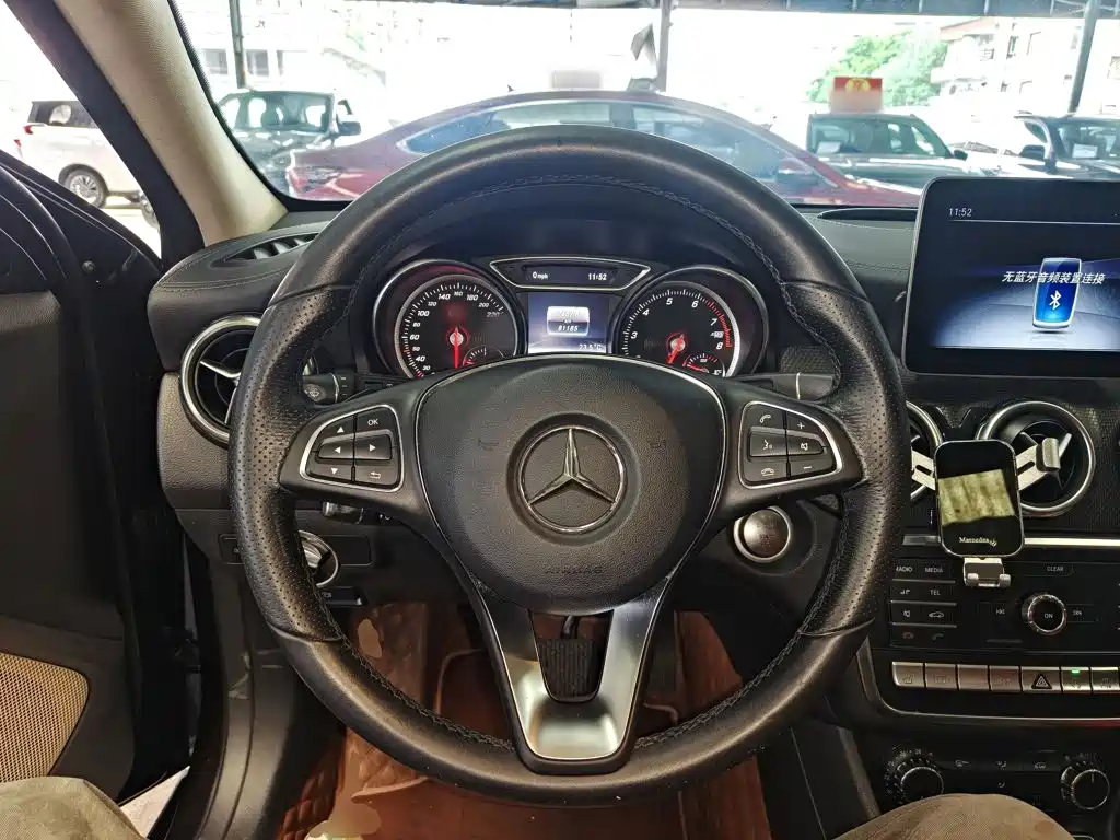 Mercedes-Benz GLA — фото 11