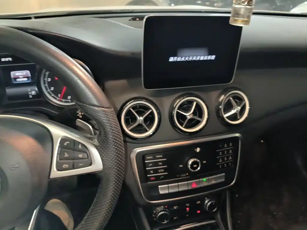 Mercedes-Benz GLA — фото 10